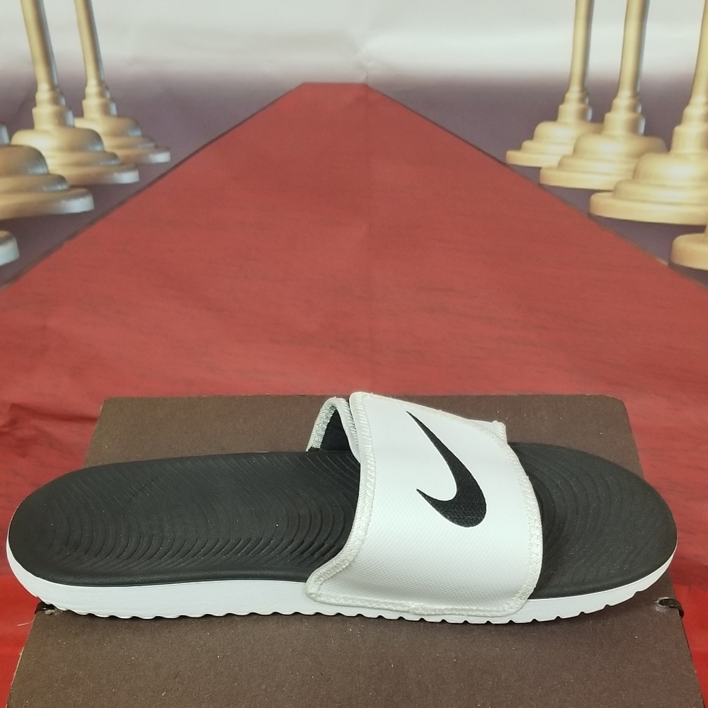 Nike Kawa flip flops